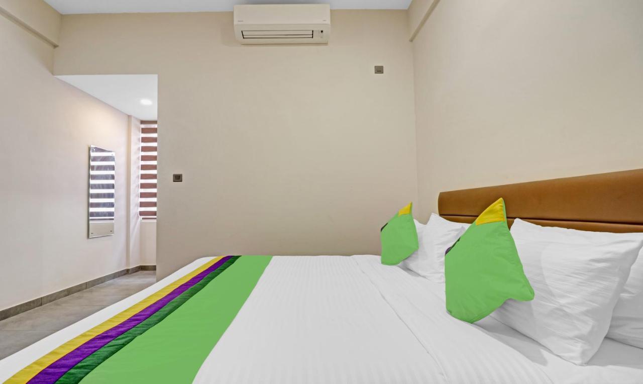 Treebo Grand Vistara Airport Suites Kochi Exterior photo