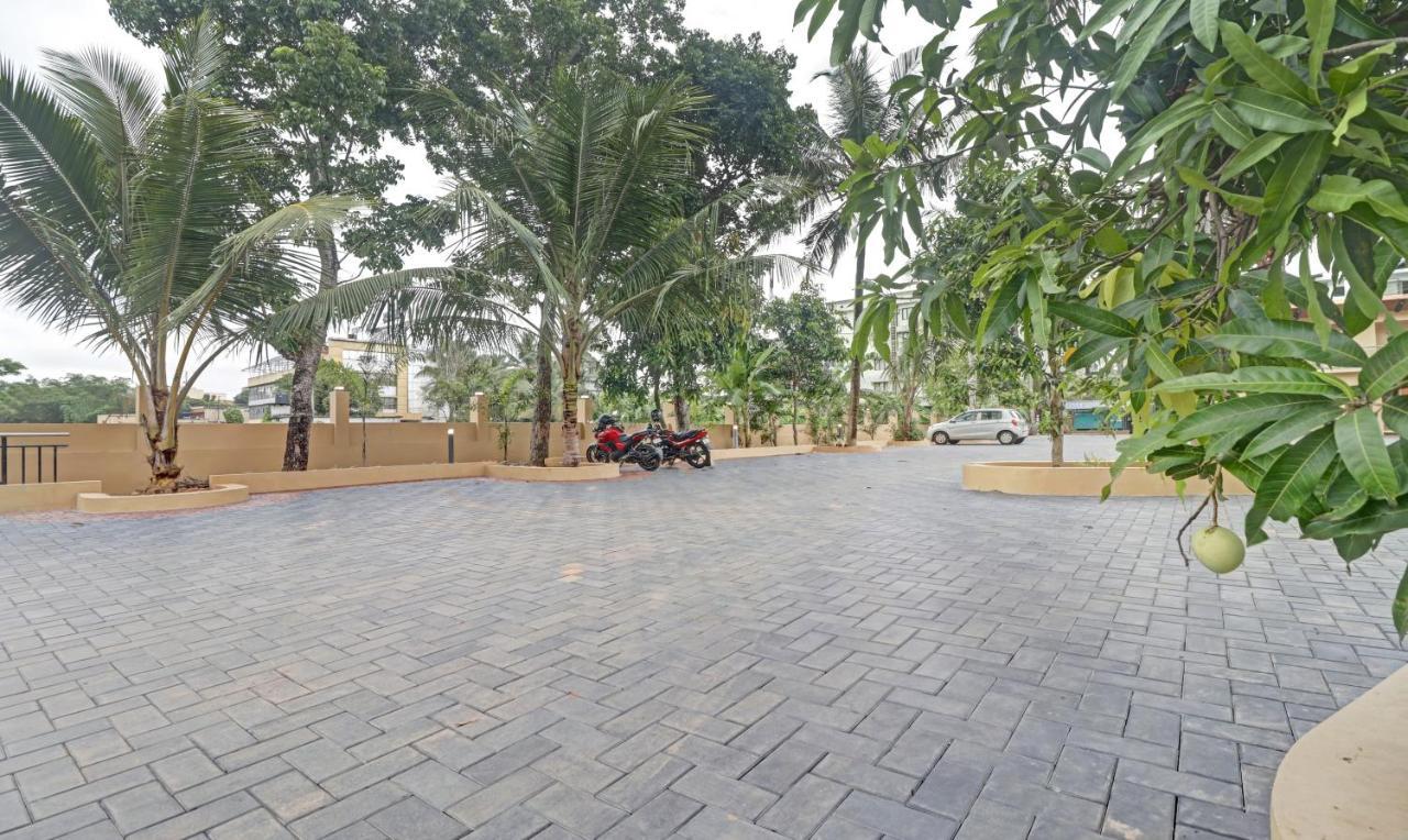 Treebo Grand Vistara Airport Suites Kochi Exterior photo