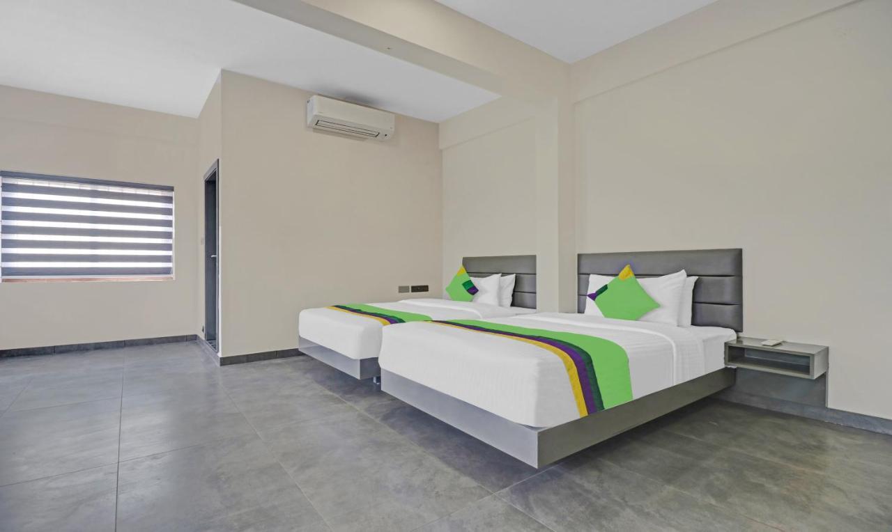 Treebo Grand Vistara Airport Suites Kochi Exterior photo