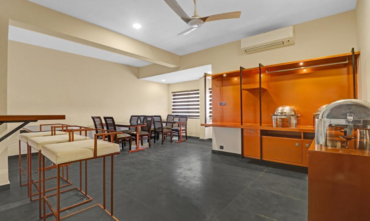 Treebo Grand Vistara Airport Suites Kochi Exterior photo